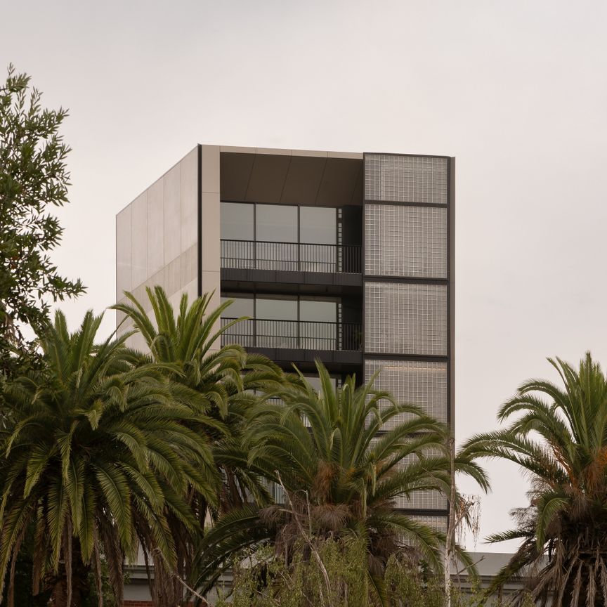 2/10 Newburgh Place, Hawthorn VIC 3122 - Apartment For Rent | Domain - Photo 1