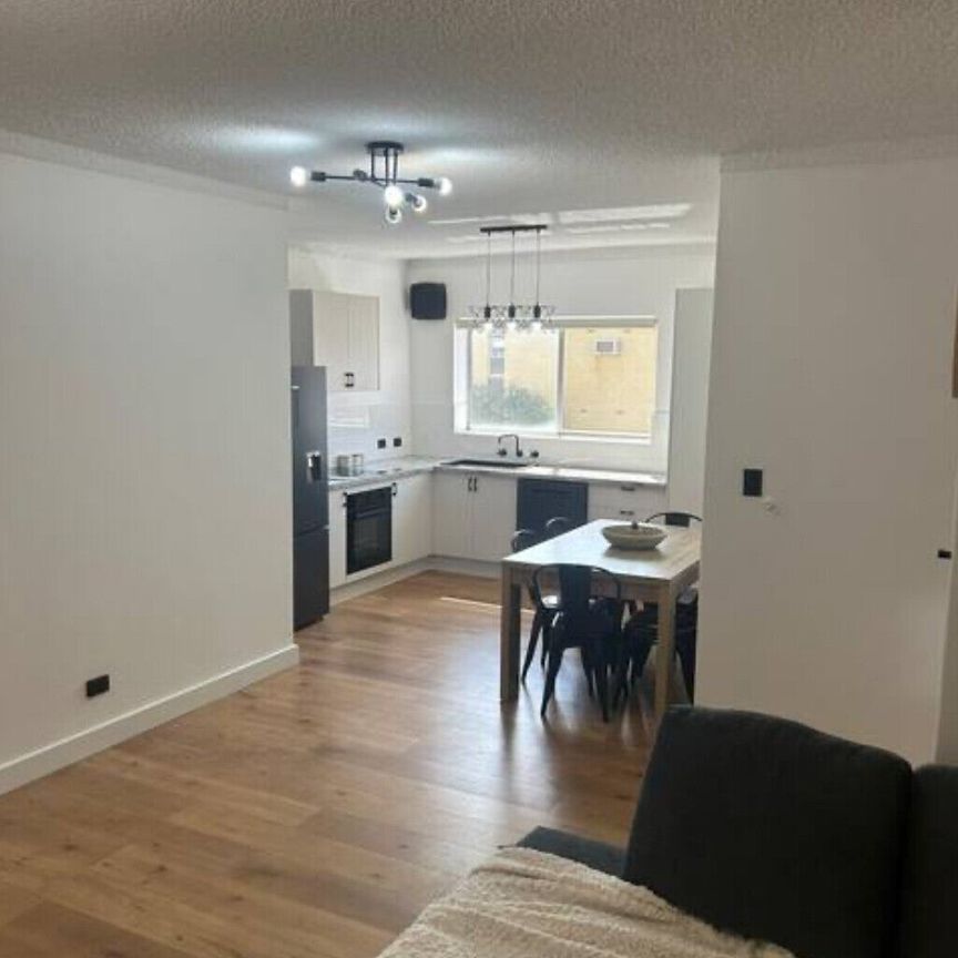 Henley Beach - Photo 1