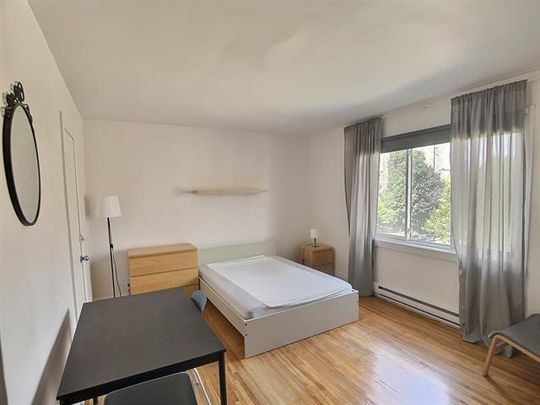 1820 Boul. Rosemont - Photo 1