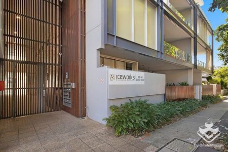 ICEWORKS PADDINGTON - A PERFECT COMBINATION - SPACIOUS ONE BEDROOM APARTMENT - Photo 2
