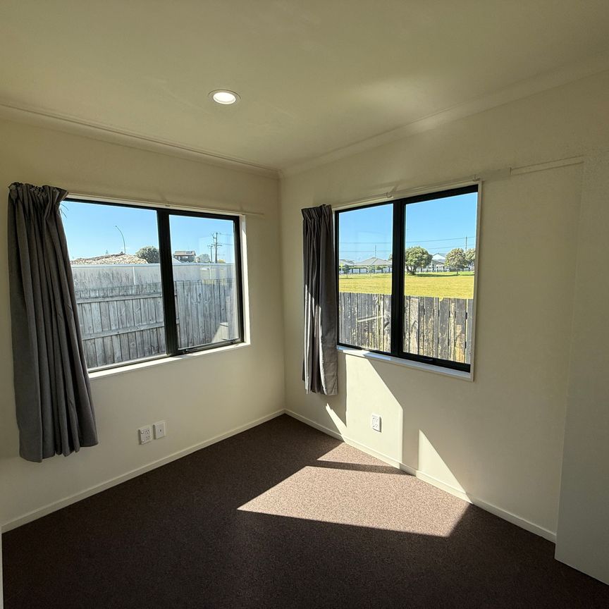 Beachside Charm Meets Summer Vibes! - Photo 1