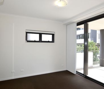 STYLISH EXECUTIVE CBD APARTMENT - Photo 3