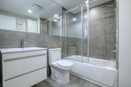 3555 Cote-des-Neiges Road, Montréal, QC - Photo 3