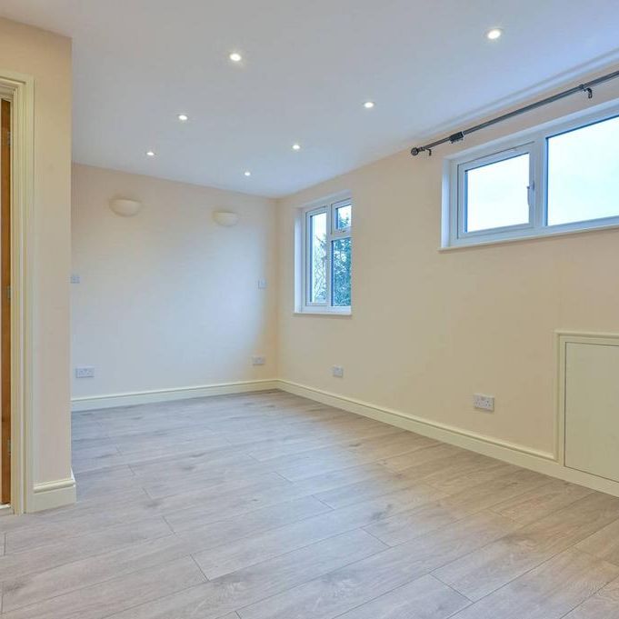 4 bedroom semi-detached house to rent - Photo 1