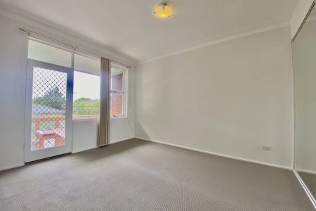 Conveniently Located Two Bedroom Unit - Photo 3