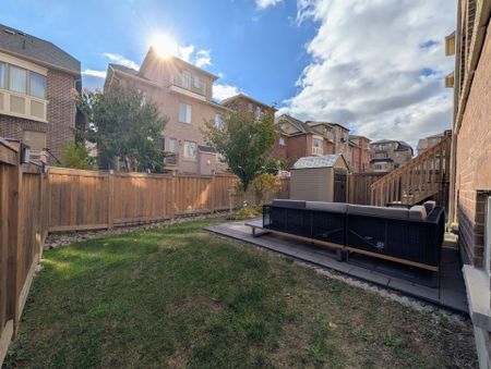 For Lease - 39 Giardina Crescent, Richmond Hill, Ontario - Photo 2