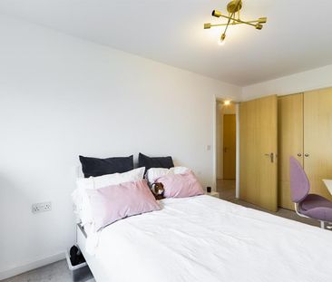 2 bedroom Flat To Let - Photo 5
