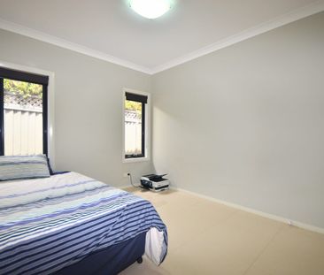 Spacious Family Home!! - Photo 4