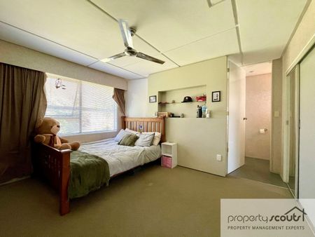 Large Family Home - Photo 3