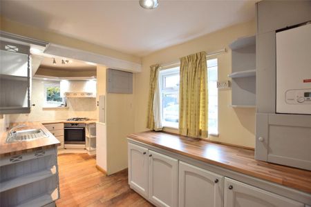 3 bedroom semi-detached house to rent - Photo 4