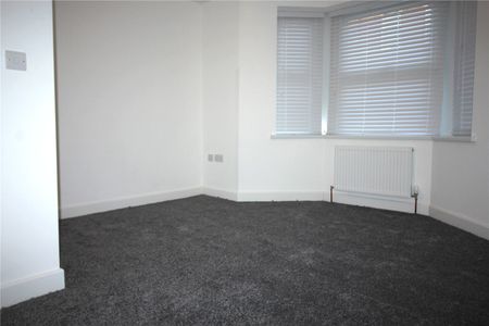 3 bedroom apartment to rent - Photo 2