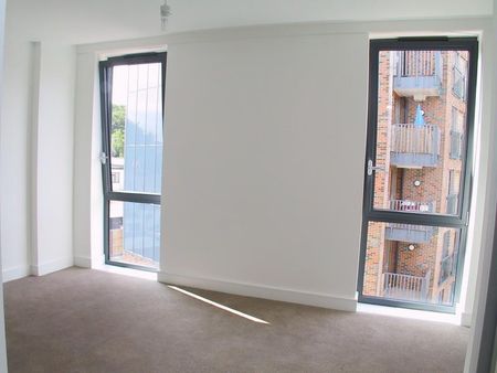 1 bedroom Apartment to let - Photo 2