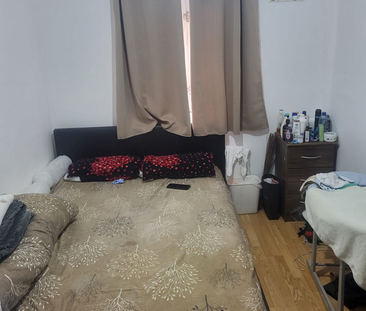 1 bedroom in a house share to rent - Photo 2