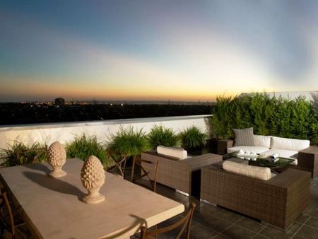 LUXURY TWO BEDROOM APARTMENT IN THE FAMOUS BOTANICA BUILDING - Photo 5