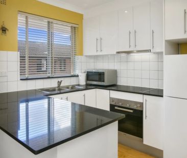 Renovated North Facing Apartment - Photo 2