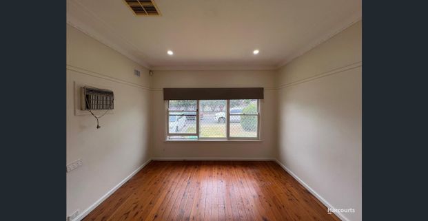 Prime Location – Charming Three-Bedroom Home... - Photo 1