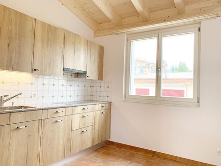 schöne und helle 3.5 Zimmer-Dachwohnung - Photo 2
