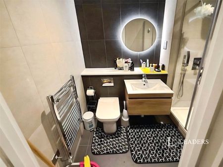 apartment to rent Wood Street, East Grinstead, West Sussex, RH19 - Photo 3