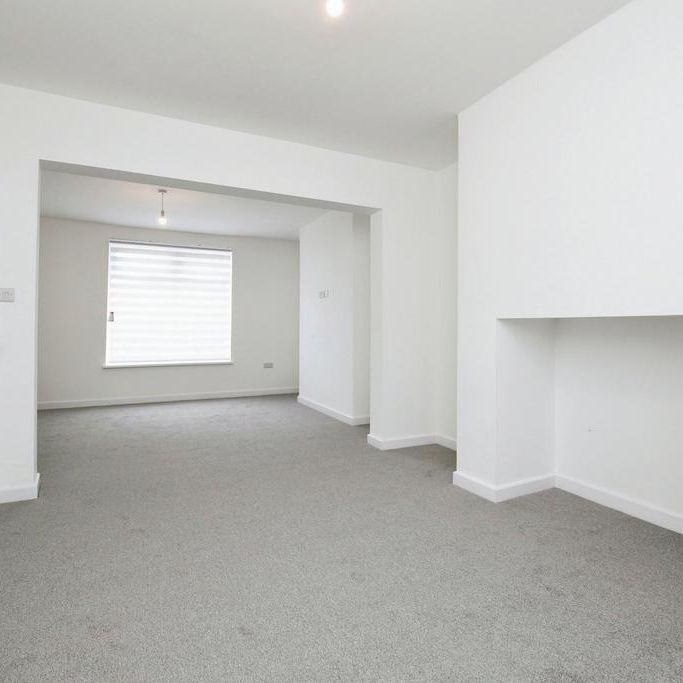 3 bedroom end of terrace house to rent - Photo 1