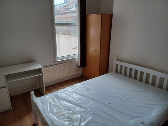 5 Bed Terraced House, Ham Park Road, E15 - Photo 1