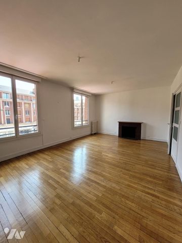 T4 rénové Place de l'Hôtel de ville - Photo 2