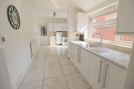 3 bedroom terraced house to rent - Photo 4