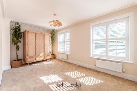 3 bedroom end of terrace house to rent - Photo 4