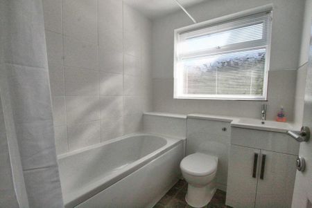 2 bedroom semi-detached house to rent - Photo 5