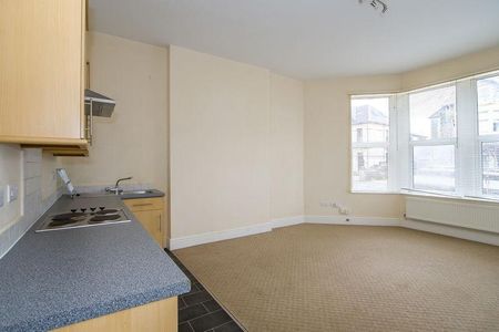 1 bedroom ground floor flat to rent - Photo 4