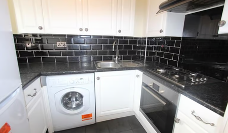 6 Britton Close, Catford, London SE6 - Photo 5