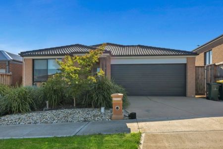 STUNNING FAMILY HOME IN MERNDA - Photo 3