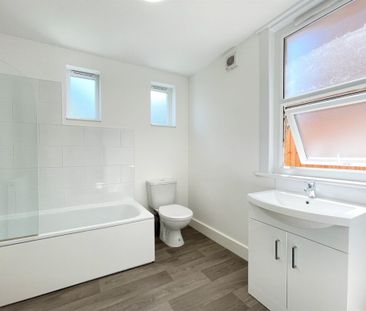 3 bed House Bishops Road, CM1 - Photo 2