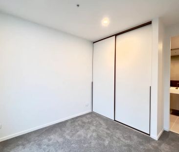 First Class Luxury in the Heart of Glen Waverley! - Photo 6