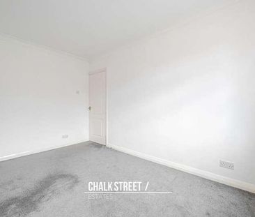 Station Road, Gidea, RM2 - Photo 6