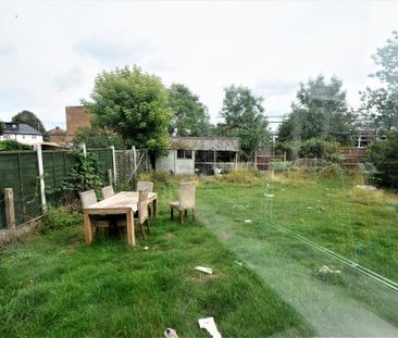 4 bedroom end of terrace house to rent - Photo 1