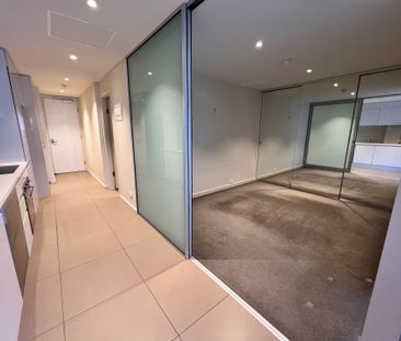 Spacious and Modern Apartment in Perfect Location! - Photo 4