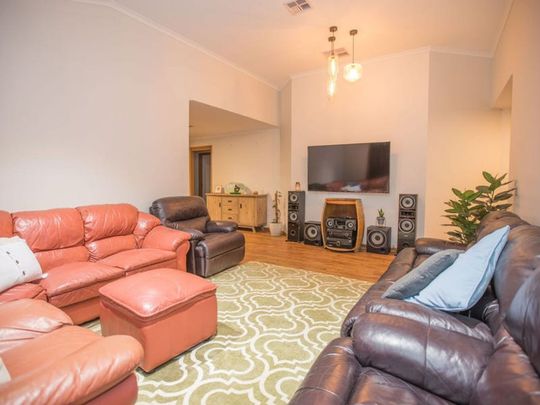 LARGE FAMILY HOME - Photo 1