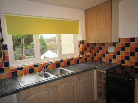 3 bed Terraced - To Let - Photo 3