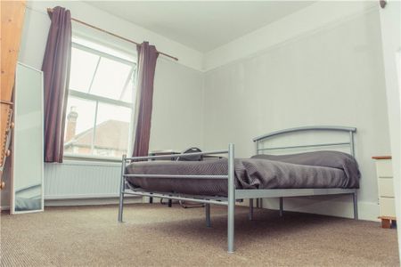 Ludlow Road, Guildford, Surrey, GU2 7NR - Photo 2