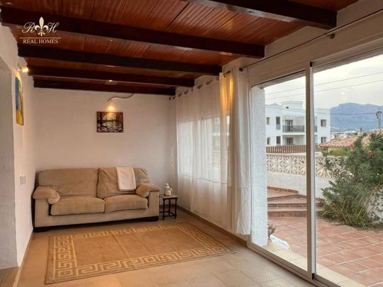 Alquiler de Chalet Independiente + apartamentos + estudio Larga temporada - Photo 1