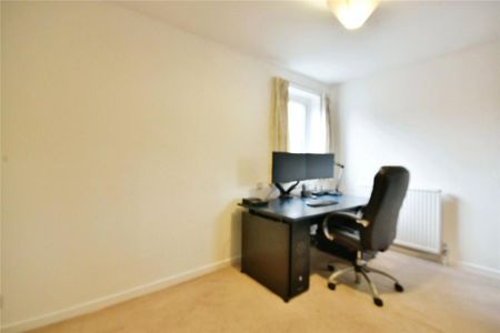 3 bedroom flat to rent - Photo 3