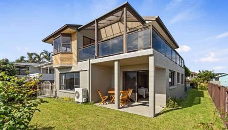 Spacious, Sun-Filled Beachfront Property in Papamoa Beach - Photo 2