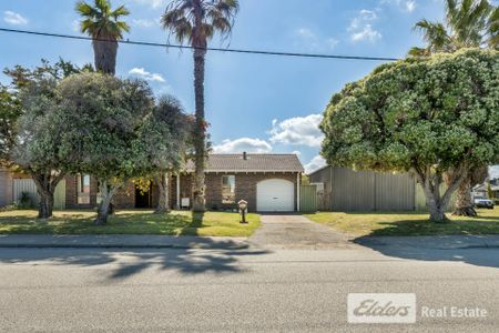 Charming 3-Bedroom Home Just Metres from Safety Bay Beach! - Photo 3