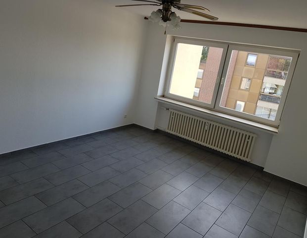 Schicke Zweizimmerwohnung mit Balkon und Einbauküche - Foto 1