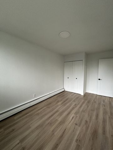 3 Bedroom - Photo 4
