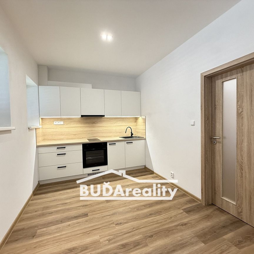 Pronájem bytu 1+kk 32 m² - Fotografie 1