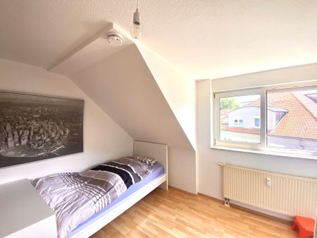 Dachgeschosswohnung mit zwei Zimmern und wunderschönem Ausblick! - Photo 4