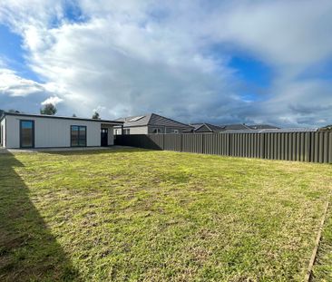 10 Beartooth Court, Pakenham VIC 3810 - House For Rent | Domain - Photo 3