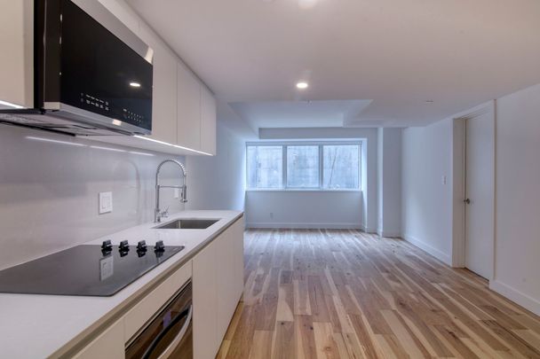 3460 Peel Street - Photo 1