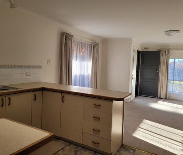 Lake Wendouree, 2BR, walk everywhere, light filled, cosy, 2 blocks ... - Photo 5